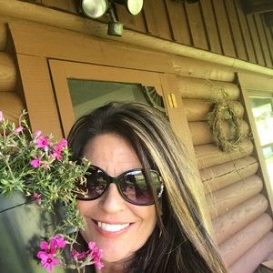 Meet your Posher, Angie